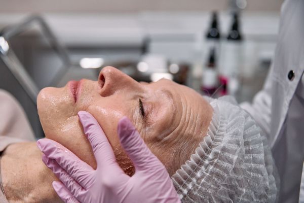Meilleurs soins anti-âge et peau à Lille : top cliniques esthétiques